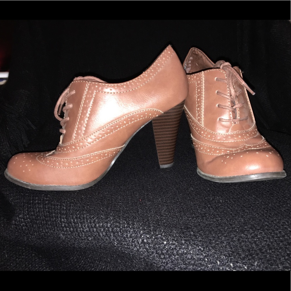 American Eagle ankle boots/heels